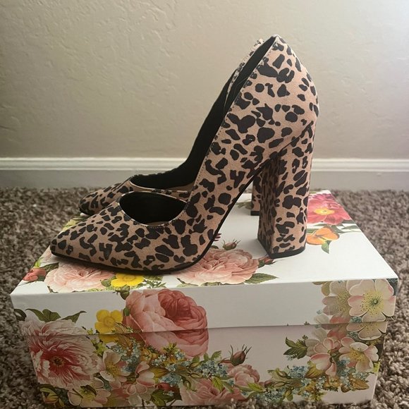 ASOS DESIGN Wide Fit Walter d'orsay high heels in Leopard print - Picture 3 of 3